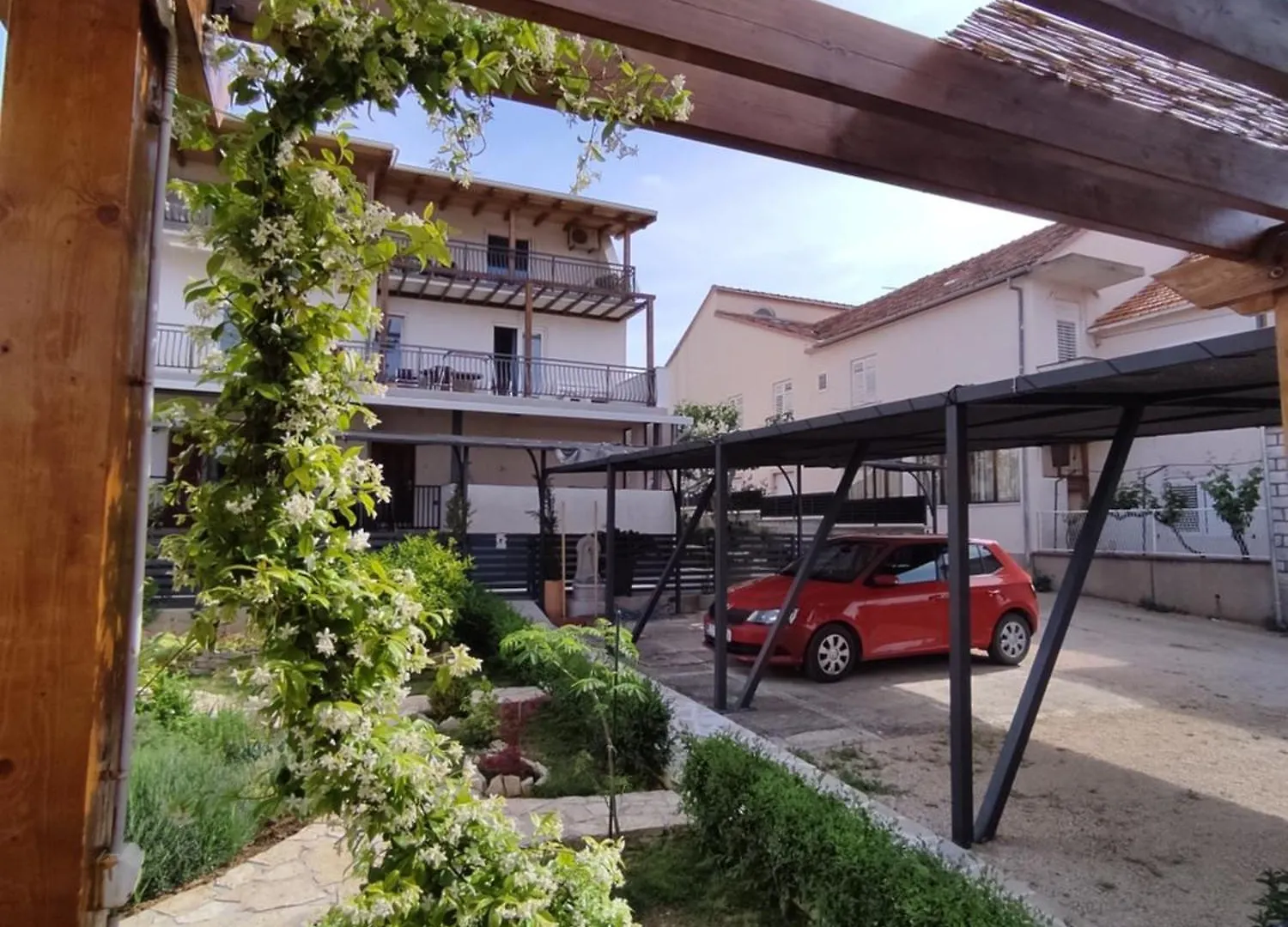 Apartmani Ino Pakostane 0*,