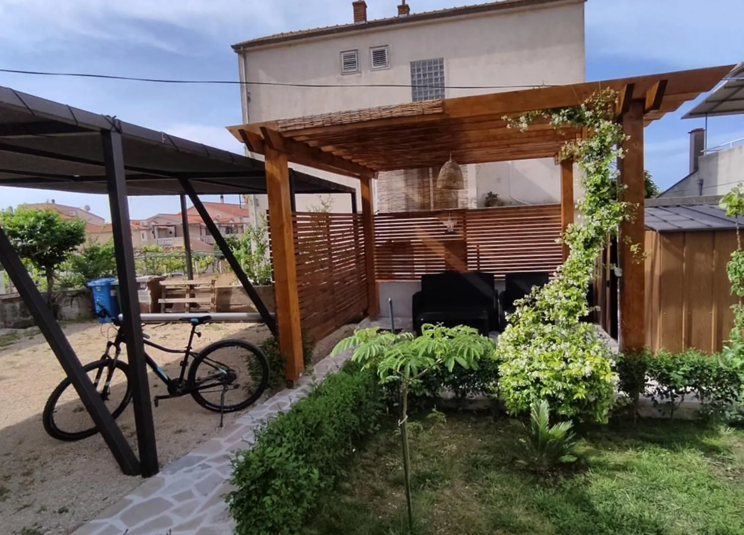 Apartmani Ino Pakostane 0*,  Croatia