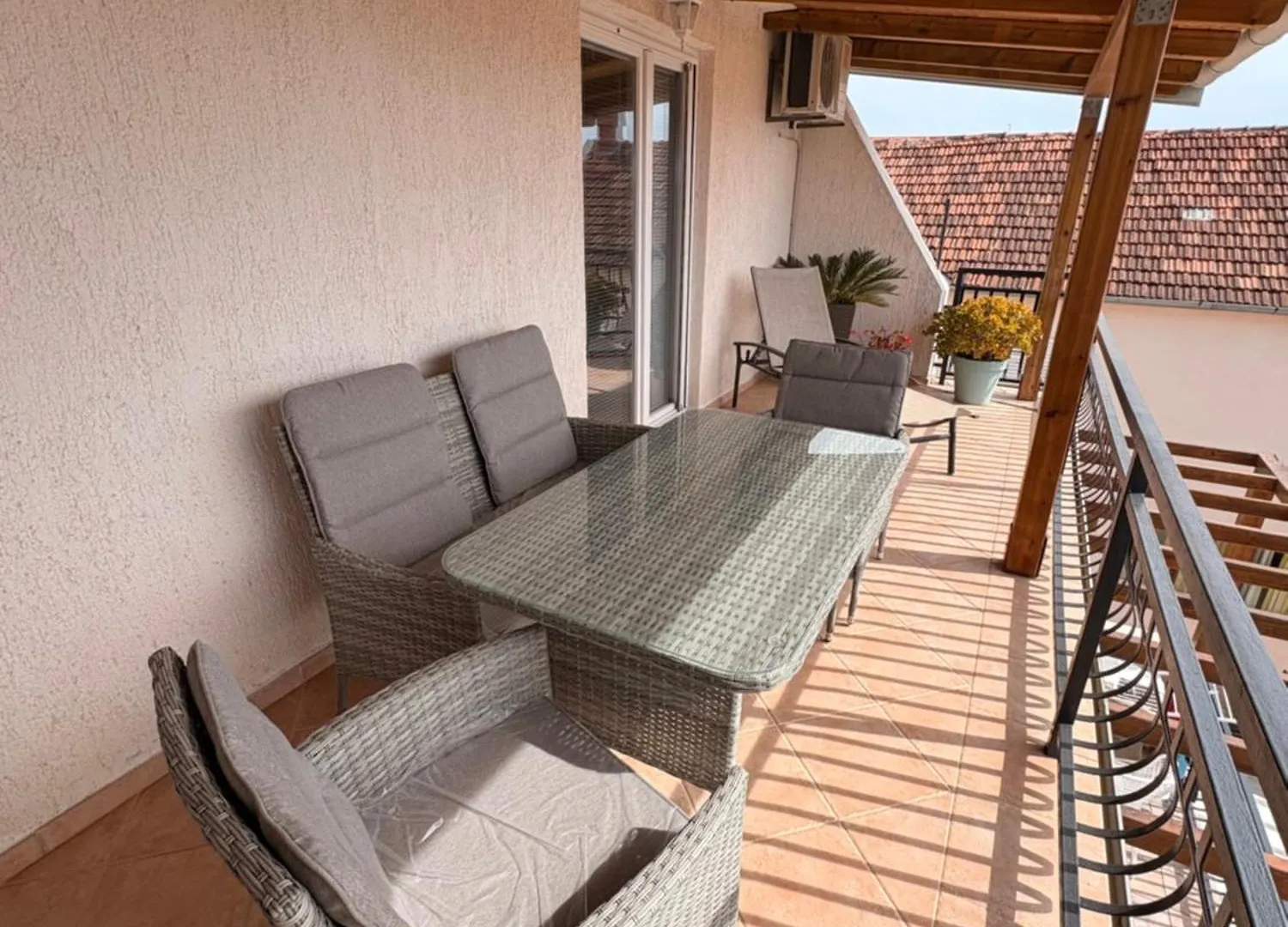 Apartmani Ino Pakostane 0*,