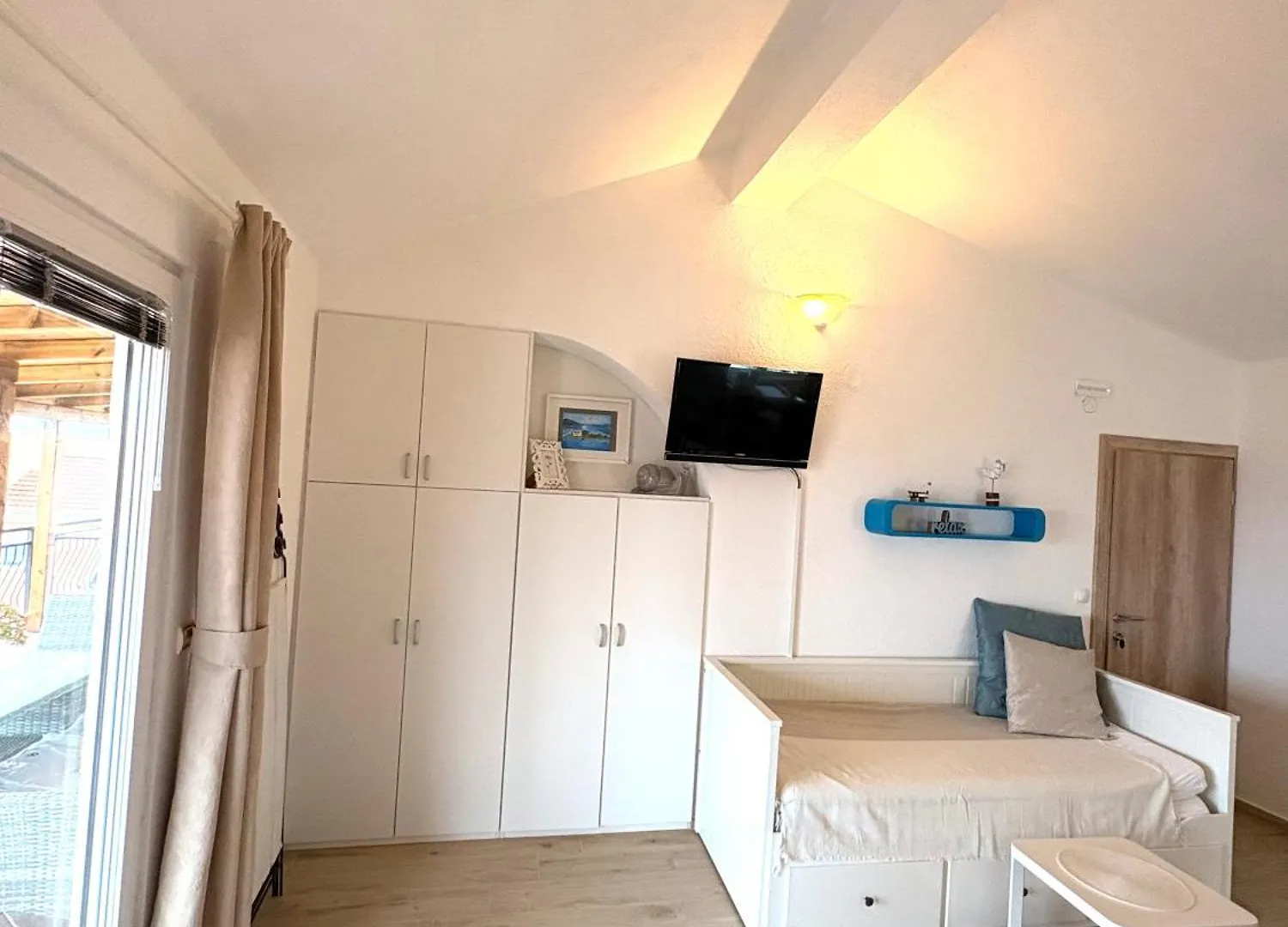 Apartmani Ino Pakostane 0*,  Croatia