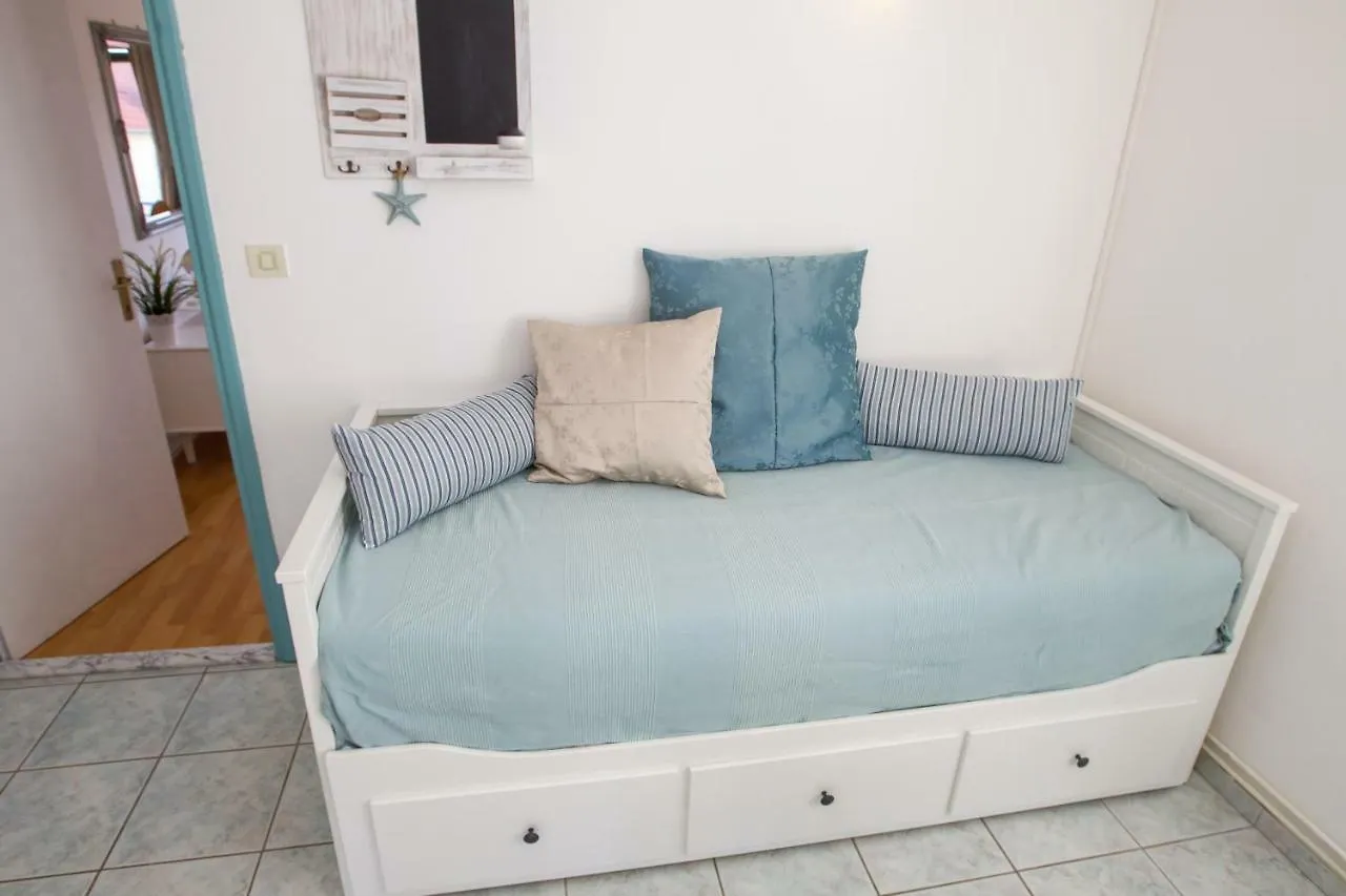 Apartmani Ino Pakostane Croatia